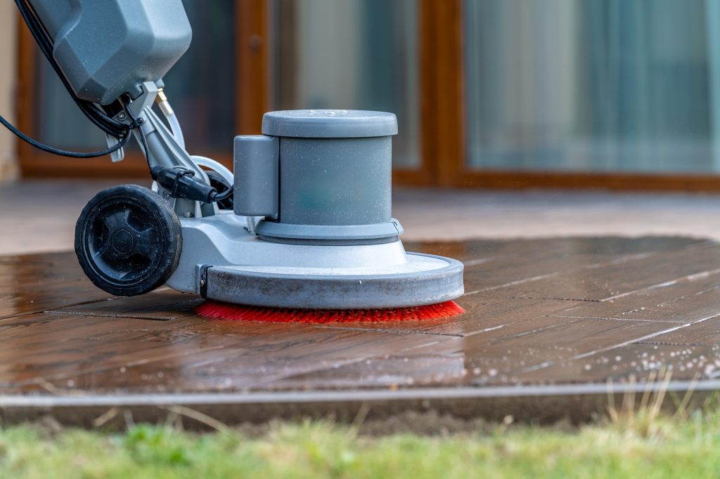 manual-cleaning-of-concrete-and-stone-terraces